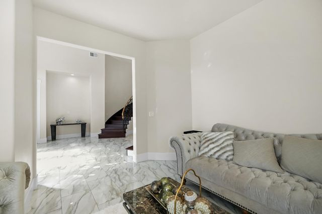 9013 Deleon Ct, Elk Grove, CA 95624