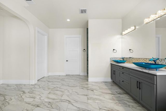 9013 Deleon Ct, Elk Grove, CA 95624