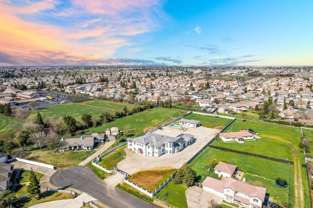 9013 Deleon Ct, Elk Grove, CA 95624