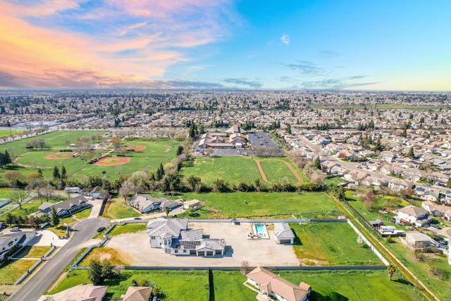 9013 Deleon Ct, Elk Grove, CA 95624