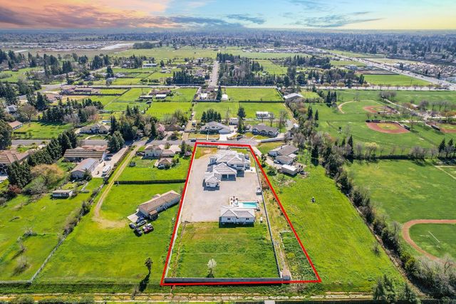 9013 Deleon Ct, Elk Grove, CA 95624