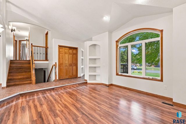 7609 W Stanford Dr Drive, Sioux Falls, SD 57106