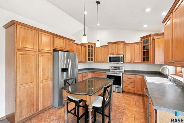 7609 W Stanford Dr Drive, Sioux Falls, SD 57106