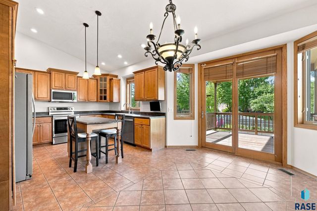 7609 W Stanford Dr Drive, Sioux Falls, SD 57106