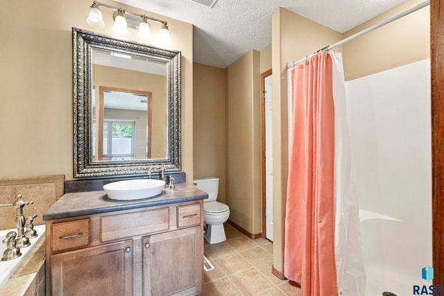 7609 W Stanford Dr Drive, Sioux Falls, SD 57106