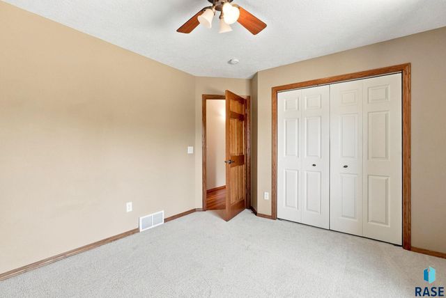 7609 W Stanford Dr Drive, Sioux Falls, SD 57106