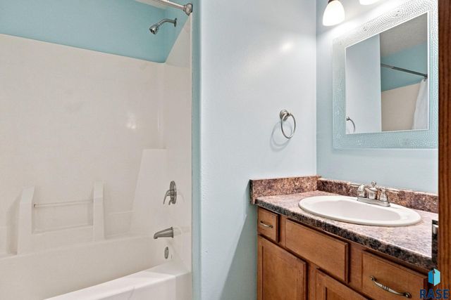 7609 W Stanford Dr Drive, Sioux Falls, SD 57106