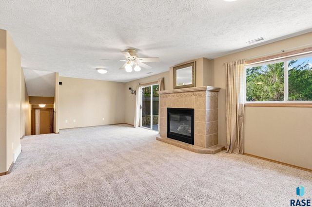 7609 W Stanford Dr Drive, Sioux Falls, SD 57106