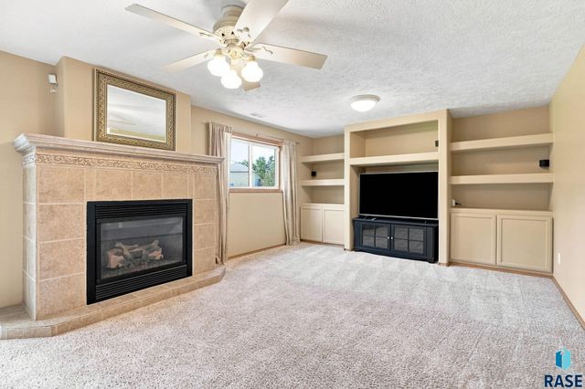7609 W Stanford Dr Drive, Sioux Falls, SD 57106