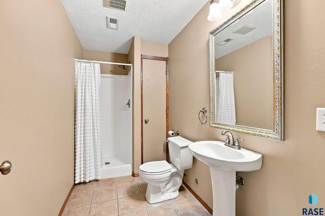 7609 W Stanford Dr Drive, Sioux Falls, SD 57106