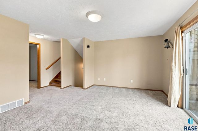 7609 W Stanford Dr Drive, Sioux Falls, SD 57106