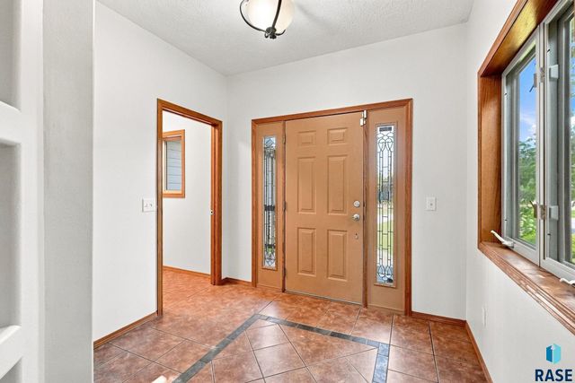 7609 W Stanford Dr Drive, Sioux Falls, SD 57106