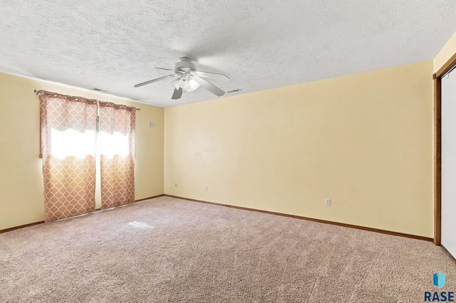 7609 W Stanford Dr Drive, Sioux Falls, SD 57106