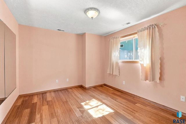 7609 W Stanford Dr Drive, Sioux Falls, SD 57106