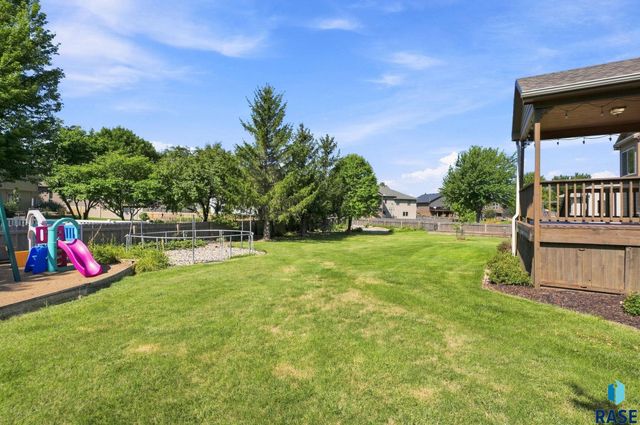 7609 W Stanford Dr Drive, Sioux Falls, SD 57106