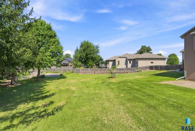 7609 W Stanford Dr Drive, Sioux Falls, SD 57106