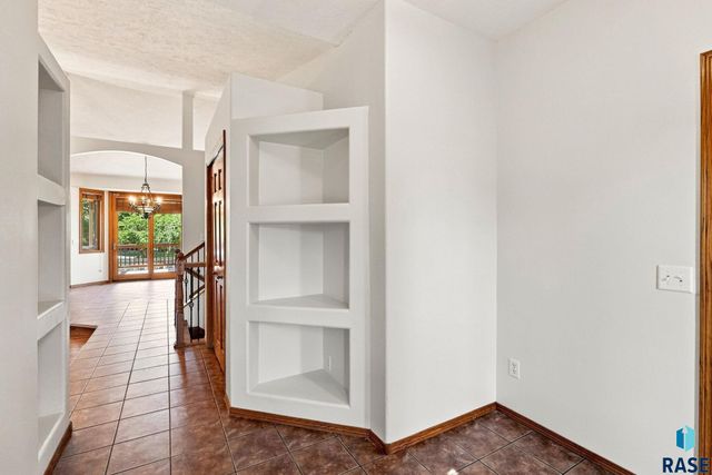 7609 W Stanford Dr Drive, Sioux Falls, SD 57106