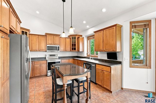 7609 W Stanford Dr Drive, Sioux Falls, SD 57106