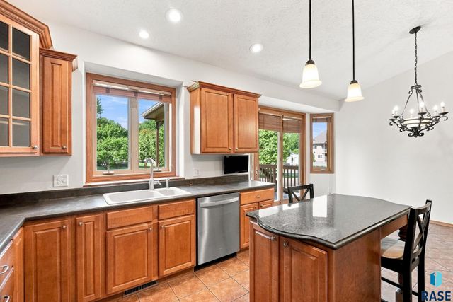 7609 W Stanford Dr Drive, Sioux Falls, SD 57106