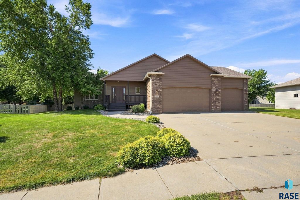 7609 W Stanford Dr Drive, Sioux Falls, SD 57106