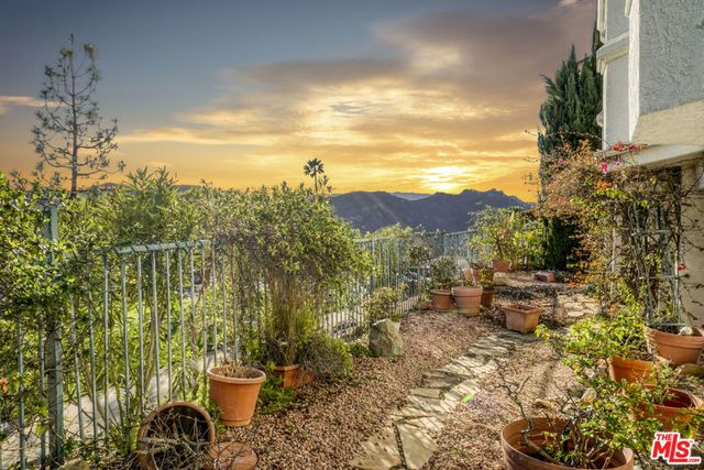 2020 Palisades Drive, Pacific Palisades, CA 90272