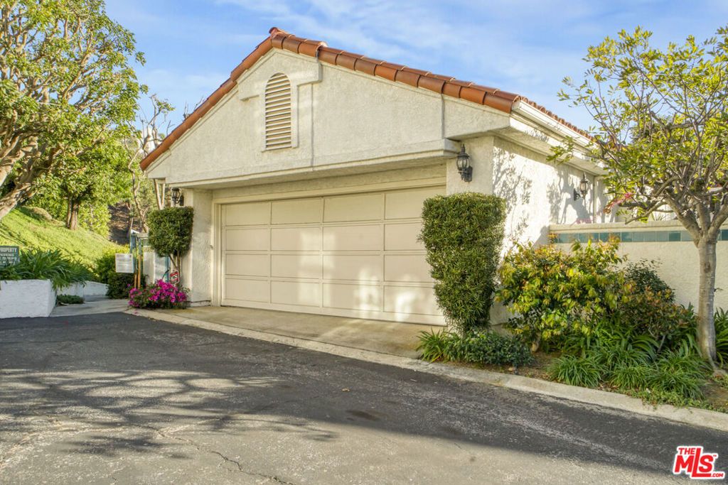 2020 Palisades Drive, Pacific Palisades, CA 90272
