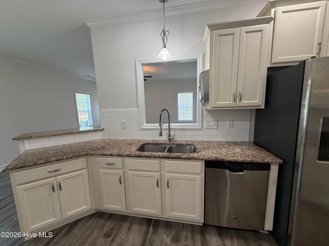 725 W Baltimore Avenue, Pinebluff, NC 28373