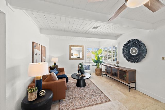 135 Village Ln, Auburn, CA 95603