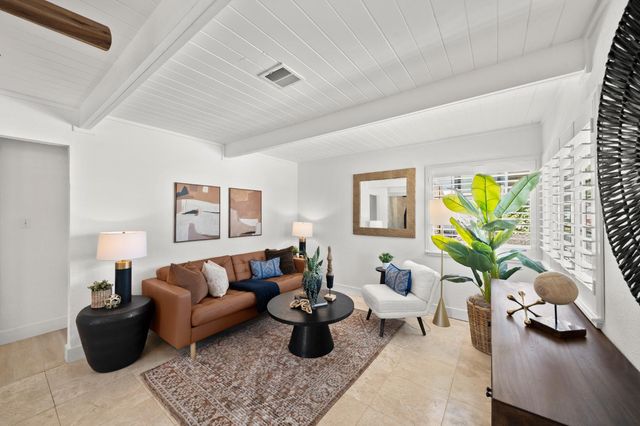 135 Village Ln, Auburn, CA 95603