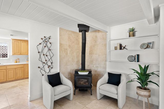 135 Village Ln, Auburn, CA 95603