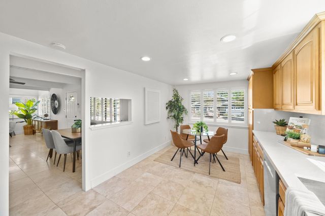 135 Village Ln, Auburn, CA 95603