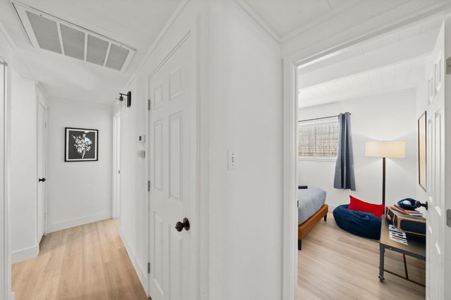 135 Village Ln, Auburn, CA 95603