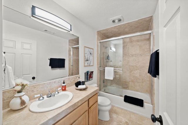 135 Village Ln, Auburn, CA 95603