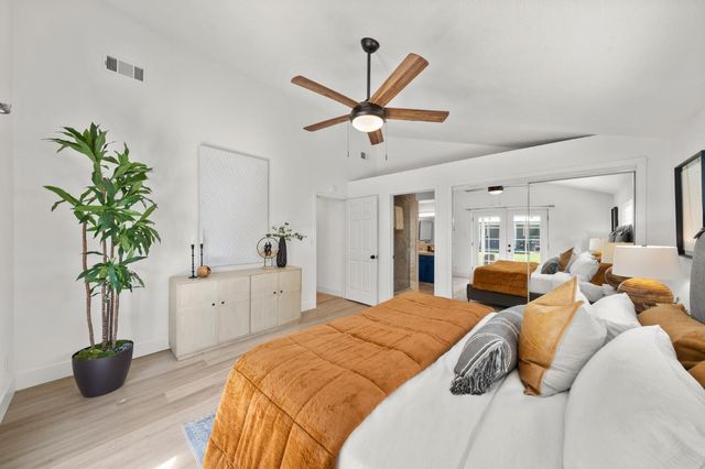 135 Village Ln, Auburn, CA 95603