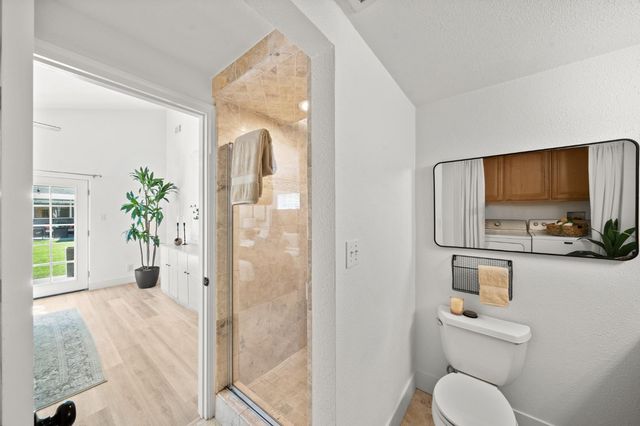 135 Village Ln, Auburn, CA 95603