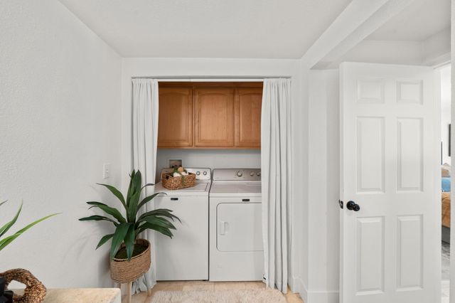 135 Village Ln, Auburn, CA 95603