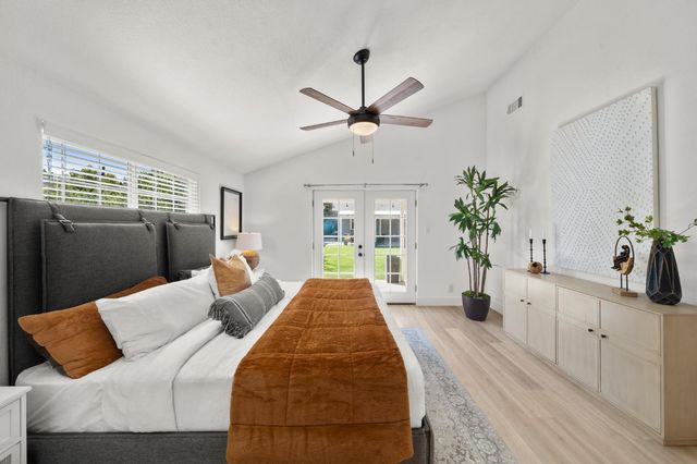 135 Village Ln, Auburn, CA 95603