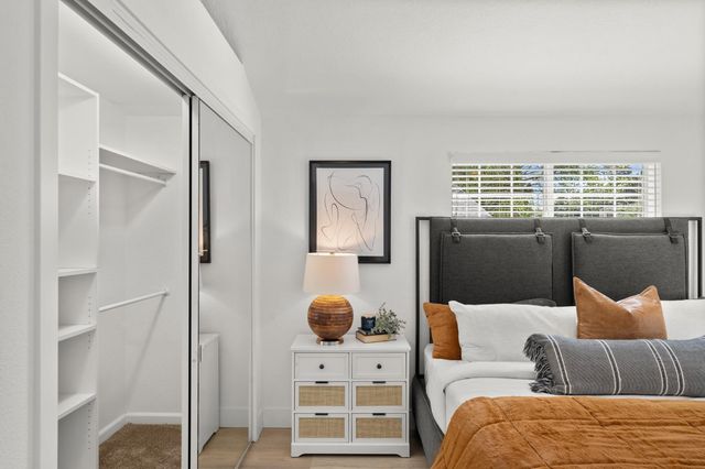 135 Village Ln, Auburn, CA 95603