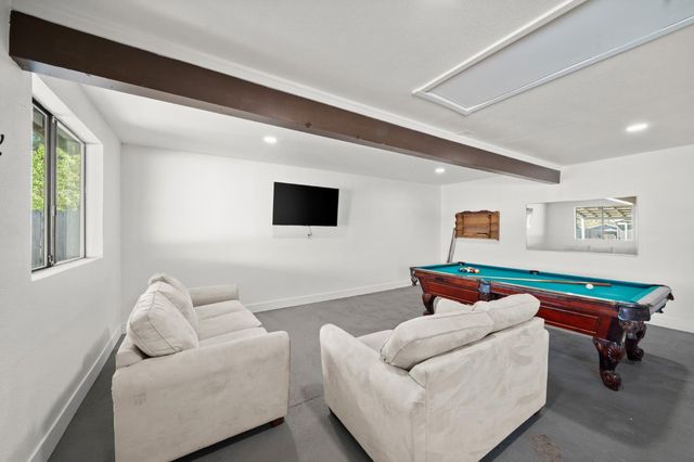 135 Village Ln, Auburn, CA 95603