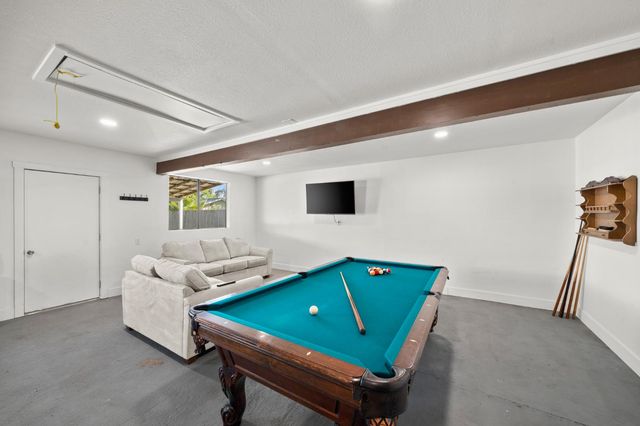 135 Village Ln, Auburn, CA 95603