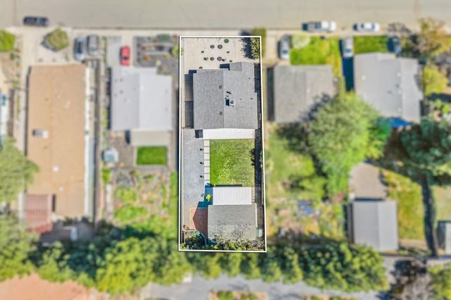 135 Village Ln, Auburn, CA 95603