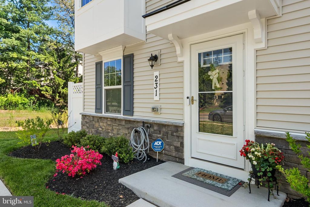Image 2 of property listing at 231 BEL AIRE LN, Frederick, MD 21702