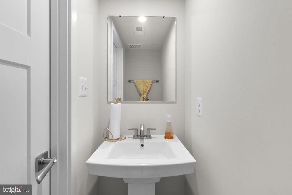 Image 27 of property listing at 231 BEL AIRE LN, Frederick, MD 21702