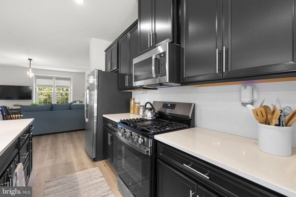 Image 5 of property listing at 231 BEL AIRE LN, Frederick, MD 21702