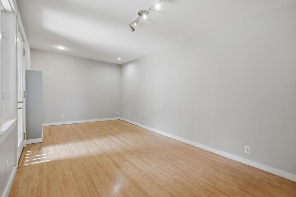 Image 12 of property listing at 285 Humboldt Road, Brisbane, CA 94005