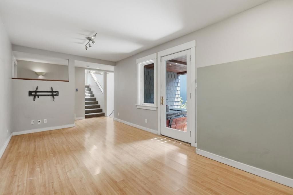 Image 13 of property listing at 285 Humboldt Road, Brisbane, CA 94005