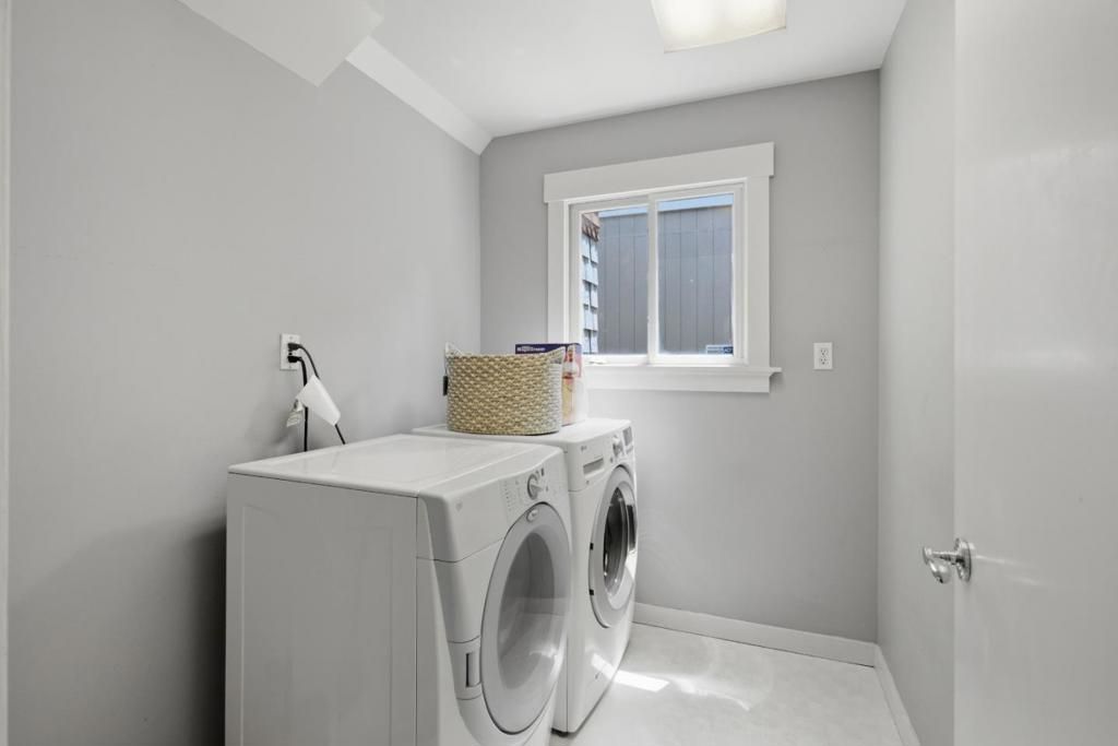 Image 14 of property listing at 285 Humboldt Road, Brisbane, CA 94005