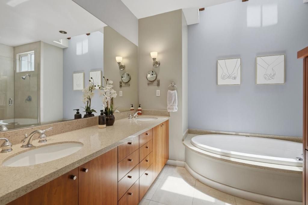 Image 20 of property listing at 285 Humboldt Road, Brisbane, CA 94005