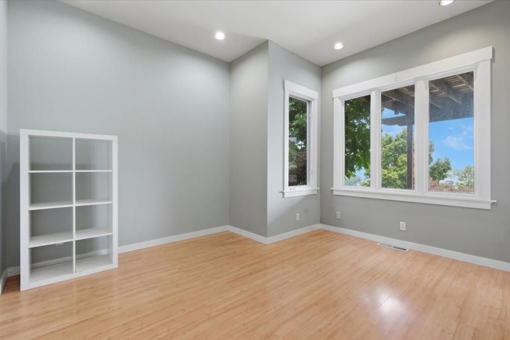 Image 22 of property listing at 285 Humboldt Road, Brisbane, CA 94005