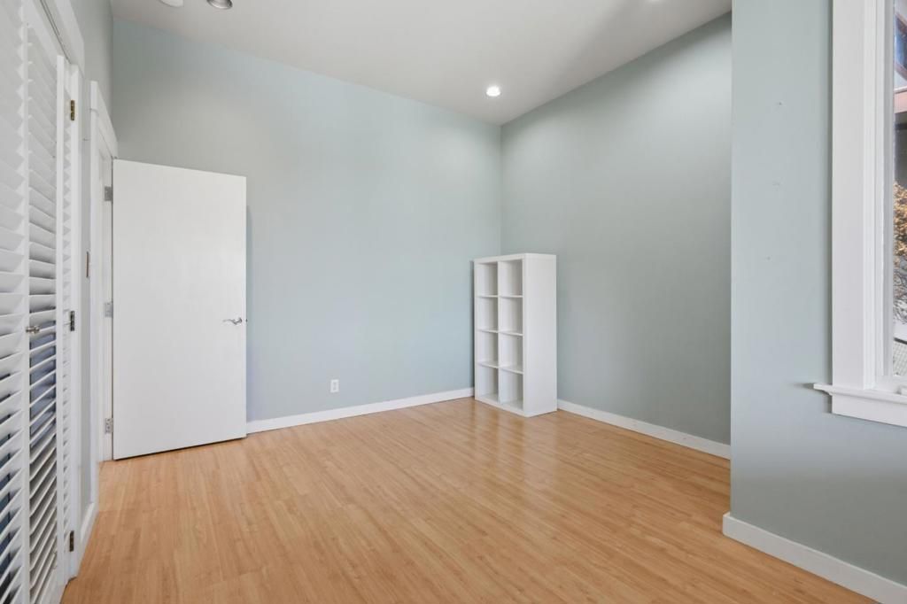 Image 23 of property listing at 285 Humboldt Road, Brisbane, CA 94005